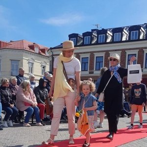 Modevisning och andra aktiviteter i Laholm